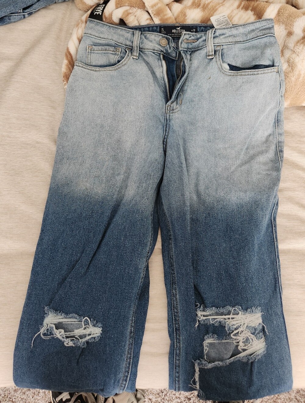 Hollister Two-Tone Distressed Wide-Leg Jeans - Light to Dark Blue